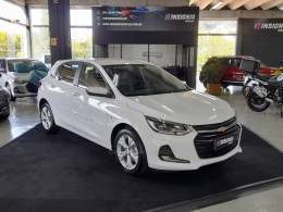 CHEVROLET - ONIX - 2021/2022 - Branca - R$ 85.900,00