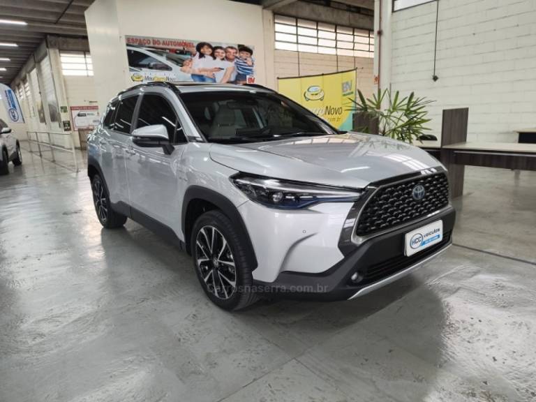 TOYOTA - COROLLA - 2022/2023 - Prata - R$ 169.900,00