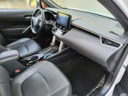 TOYOTA - COROLLA - 2022/2023 - Branca - R$ 138.900,00
