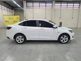 CHEVROLET - ONIX - 2023/2024 - Branca - R$ 89.900,00