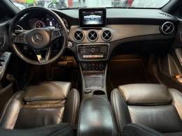 MERCEDES-BENZ - CLA 200 - 2017/2018 - Preta - R$ 127.900,00