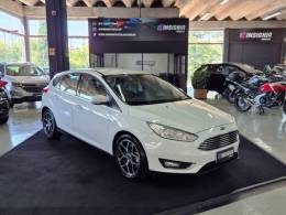 FORD - FOCUS - 2015/2016 - Branca - R$ 64.900,00