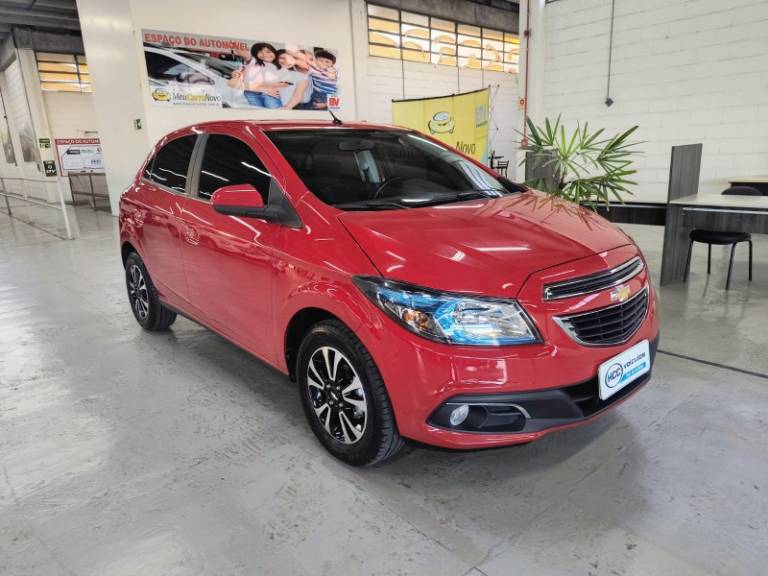 CHEVROLET - ONIX - 2014/2015 - Vermelha - R$ 59.900,00