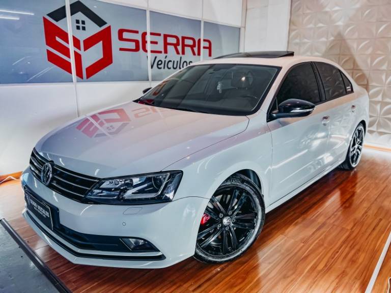 VOLKSWAGEN - JETTA - 2015/2016 - Branca - R$ 95.900,00