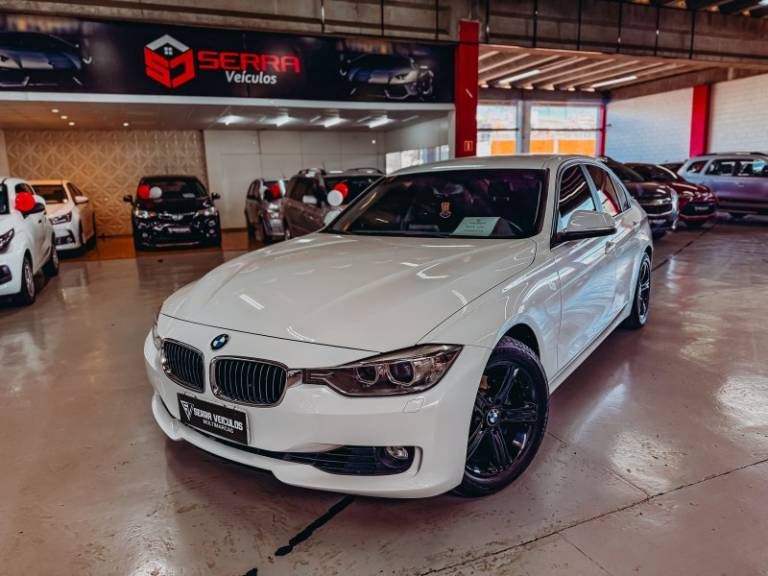 BMW - 320I - 2013/2014 - Branca - R$ 93.900,00