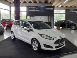 FORD - FIESTA - 2015/2016 - Branca - R$ 52.900,00