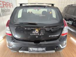 RENAULT - SANDERO - 2013/2014 - Preta - R$ 44.900,00