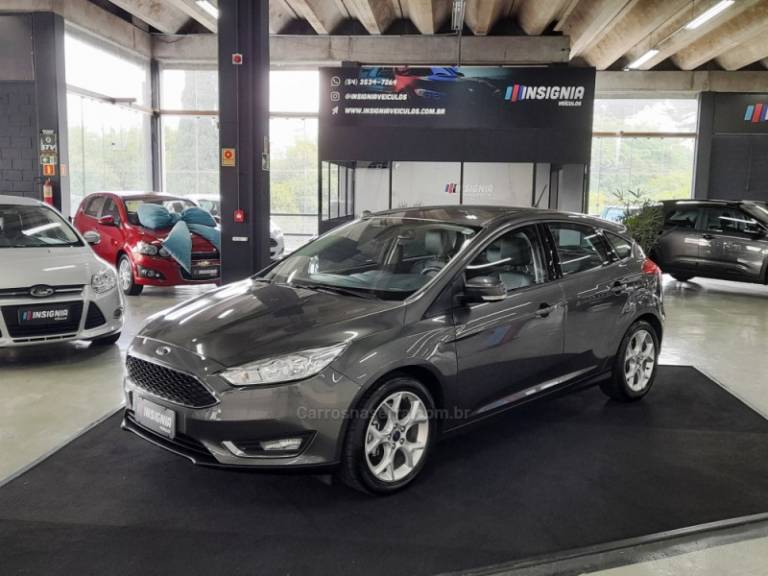 FORD - FOCUS - 2018/2019 - Cinza - R$ 68.900,00