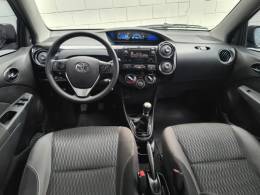 TOYOTA - ETIOS - 2017/2018 - Cinza - R$ 57.900,00