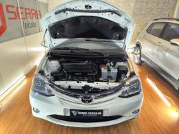 TOYOTA - ETIOS - 2016/2017 - Branca - R$ 58.900,00