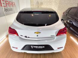 CHEVROLET - ONIX - 2017/2018 - Branca - R$ 62.900,00
