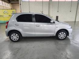 TOYOTA - ETIOS - 2017/2018 - Prata - R$ 57.900,00