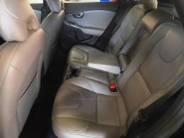 VOLVO - V40 - 2013/2014 - Preta - R$ 72.900,00
