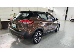 NISSAN - KICKS - 2017/2018 - Marrom - R$ 86.900,00