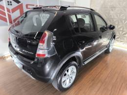 RENAULT - SANDERO - 2013/2014 - Preta - R$ 44.900,00