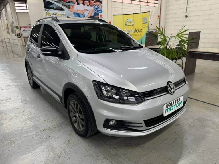 VOLKSWAGEN - FOX - 2017/2017 - Prata - R$ 56.900,00