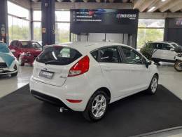 FORD - FIESTA - 2015/2015 - Branca - R$ 47.900,00