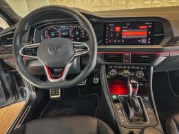 VOLKSWAGEN - JETTA - 2023/2024 - Cinza - R$ 215.900,00