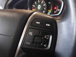 VOLVO - V40 - 2013/2014 - Preta - R$ 72.900,00