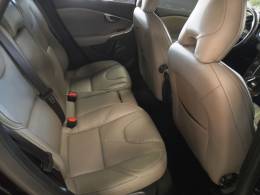 VOLVO - V40 - 2013/2014 - Preta - R$ 72.900,00