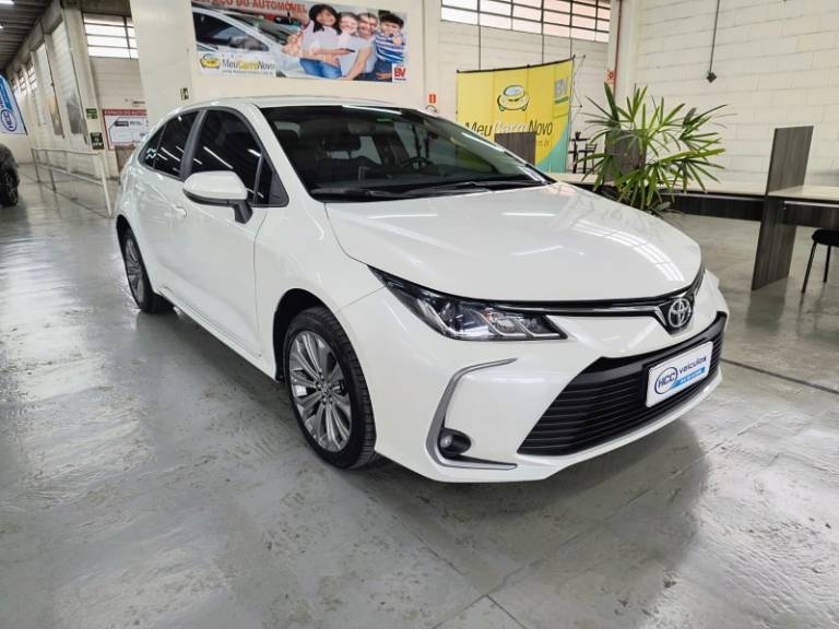 TOYOTA - COROLLA - 2020/2020 - Branca - R$ 119.900,00