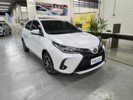 TOYOTA - YARIS - 2022/2023 - Branca - R$ 105.900,00