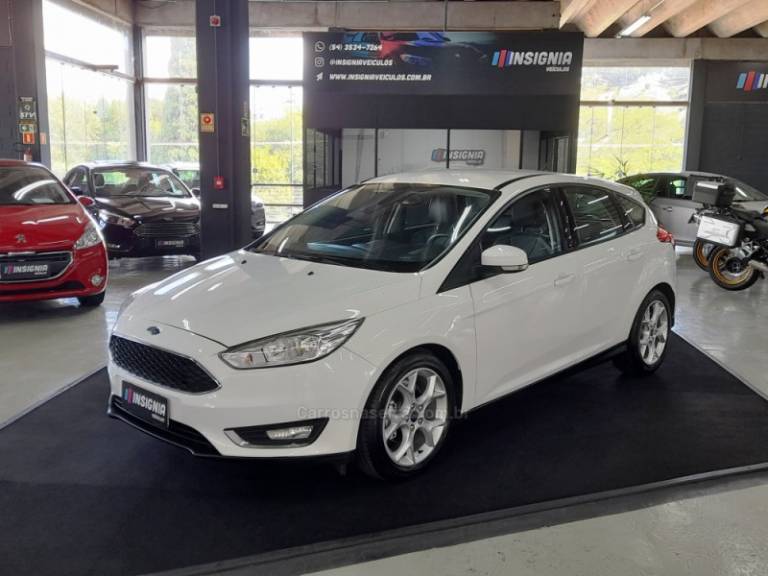 FORD - FOCUS - 2018/2019 - Branca - R$ 68.900,00