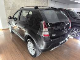 RENAULT - SANDERO - 2013/2014 - Preta - R$ 44.900,00