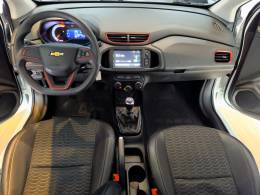 CHEVROLET - ONIX - 2017/2018 - Branca - R$ 62.900,00