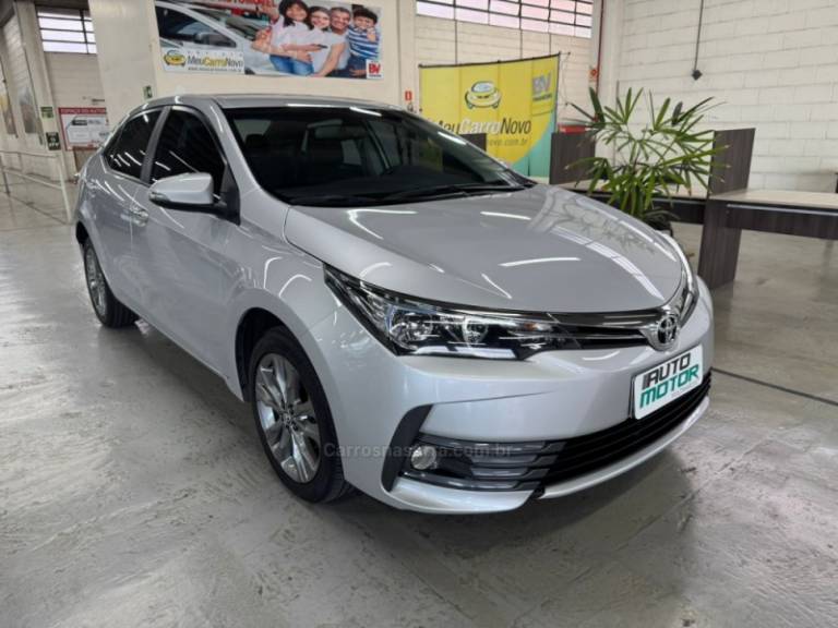 TOYOTA - COROLLA - 2019/2019 - Prata - R$ 108.900,00