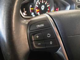 VOLVO - V40 - 2013/2014 - Preta - R$ 72.900,00
