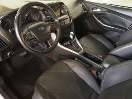 FORD - FOCUS - 2018/2019 - Branca - R$ 68.900,00