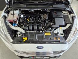 FORD - FOCUS - 2015/2016 - Branca - R$ 64.900,00