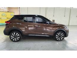 NISSAN - KICKS - 2017/2018 - Marrom - R$ 86.900,00