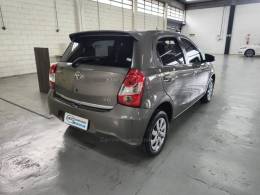 TOYOTA - ETIOS - 2017/2018 - Cinza - R$ 57.900,00