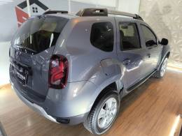 RENAULT - DUSTER - 2017/2018 - Cinza - R$ 70.900,00