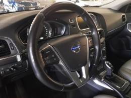 VOLVO - V40 - 2013/2014 - Preta - R$ 72.900,00