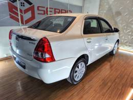 TOYOTA - ETIOS - 2016/2017 - Branca - R$ 58.900,00