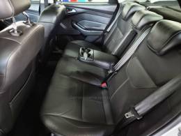 FORD - FOCUS - 2015/2016 - Branca - R$ 64.900,00