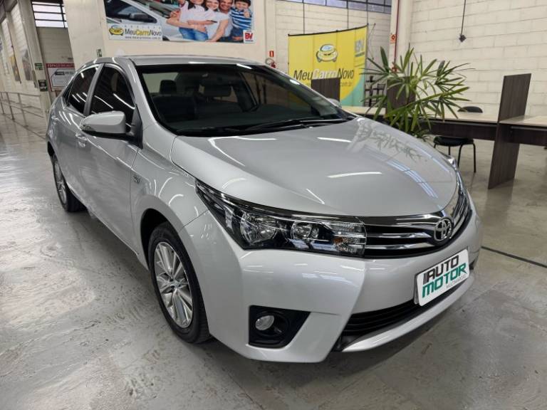 TOYOTA - COROLLA - 2015/2015 - Prata - R$ 88.900,00