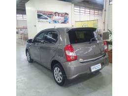 TOYOTA - ETIOS - 2017/2018 - Cinza - R$ 55.900,00