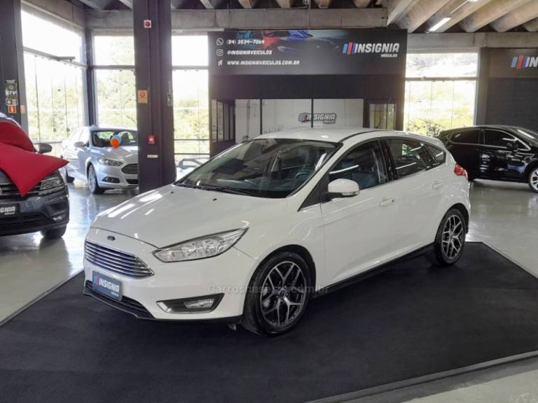 FORD - FOCUS - 2016/2016 - Branca - R$ 64.900,00