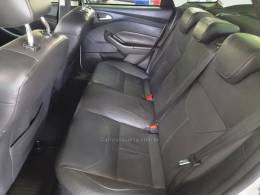 FORD - FOCUS - 2018/2019 - Branca - R$ 65.900,00