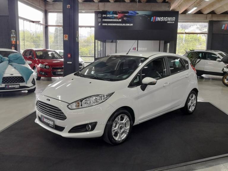 FORD - FIESTA - 2015/2015 - Branca - R$ 47.900,00