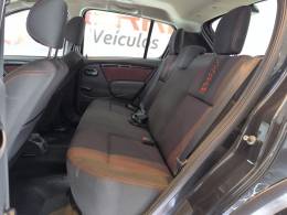 RENAULT - SANDERO - 2013/2014 - Preta - R$ 44.900,00