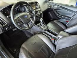 FORD - FOCUS - 2015/2016 - Branca - R$ 64.900,00