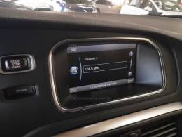 VOLVO - V40 - 2013/2014 - Preta - R$ 72.900,00