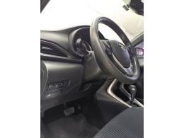TOYOTA - YARIS - 2019/2019 - Branca - R$ 75.900,00