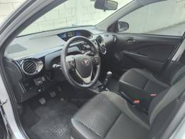 TOYOTA - ETIOS - 2017/2018 - Prata - R$ 57.900,00