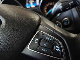 FORD - FOCUS - 2015/2016 - Branca - R$ 64.900,00